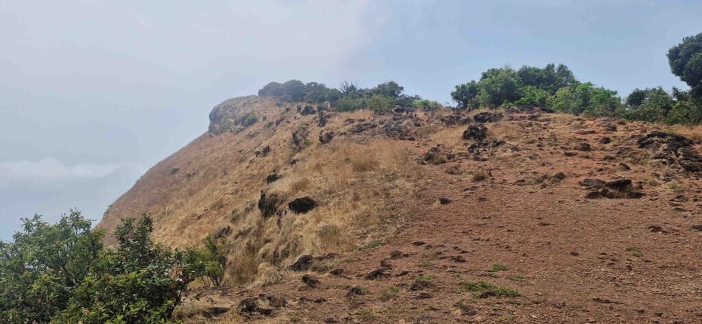 Rocky and steep return trail from Sarvanjapeetha on the Kudajadri hill