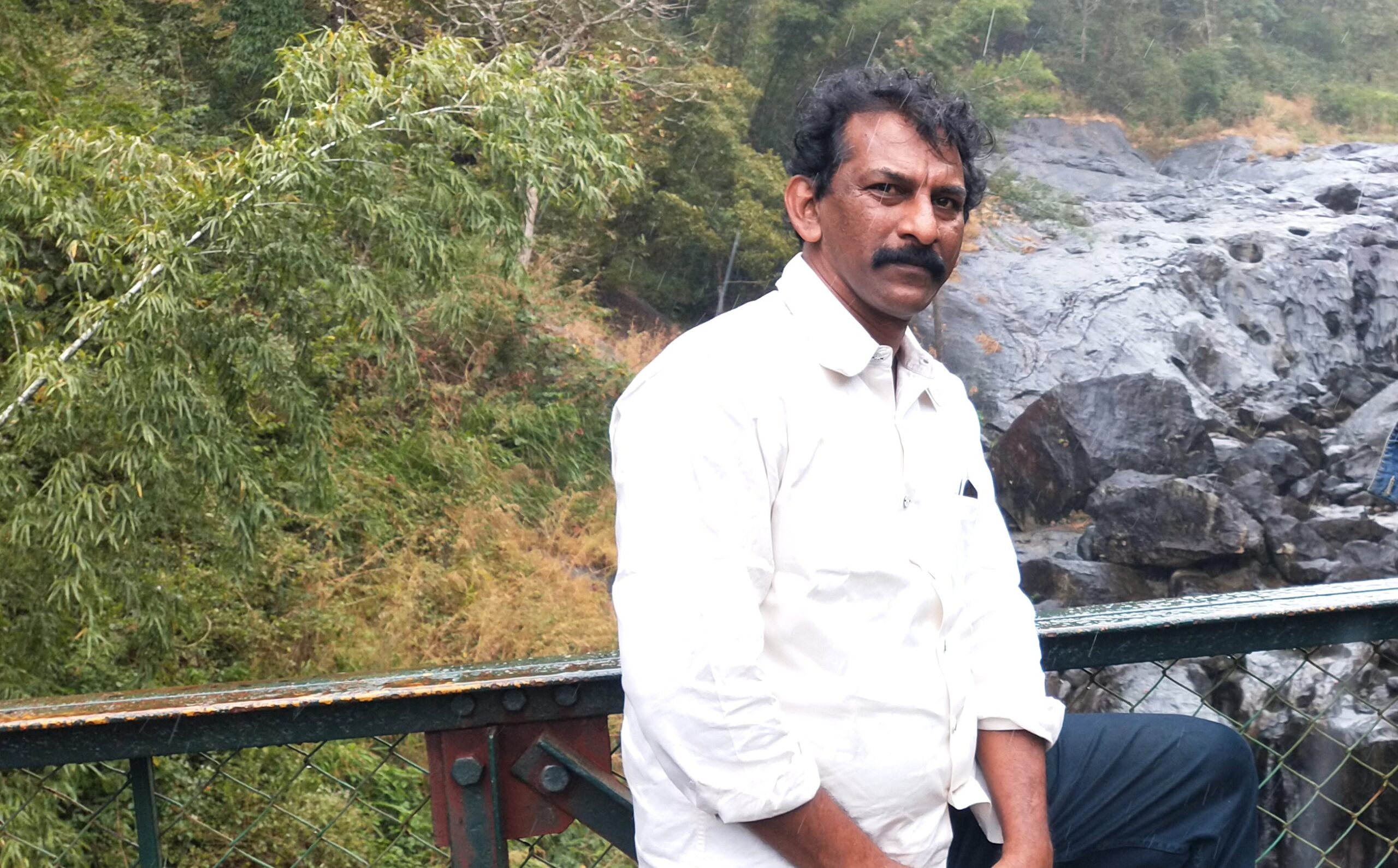 Manoj Kumar, founder of The Roaming Pen travel blog, civil engineer, traveler, and photographer from Kerala.